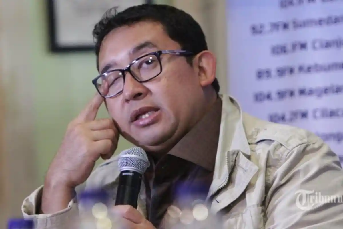 Lihat Jokowi Naik Moge, Fadli Zon Bandingkan dengan Aksi Panjat Tiang Bendera Anak SMP