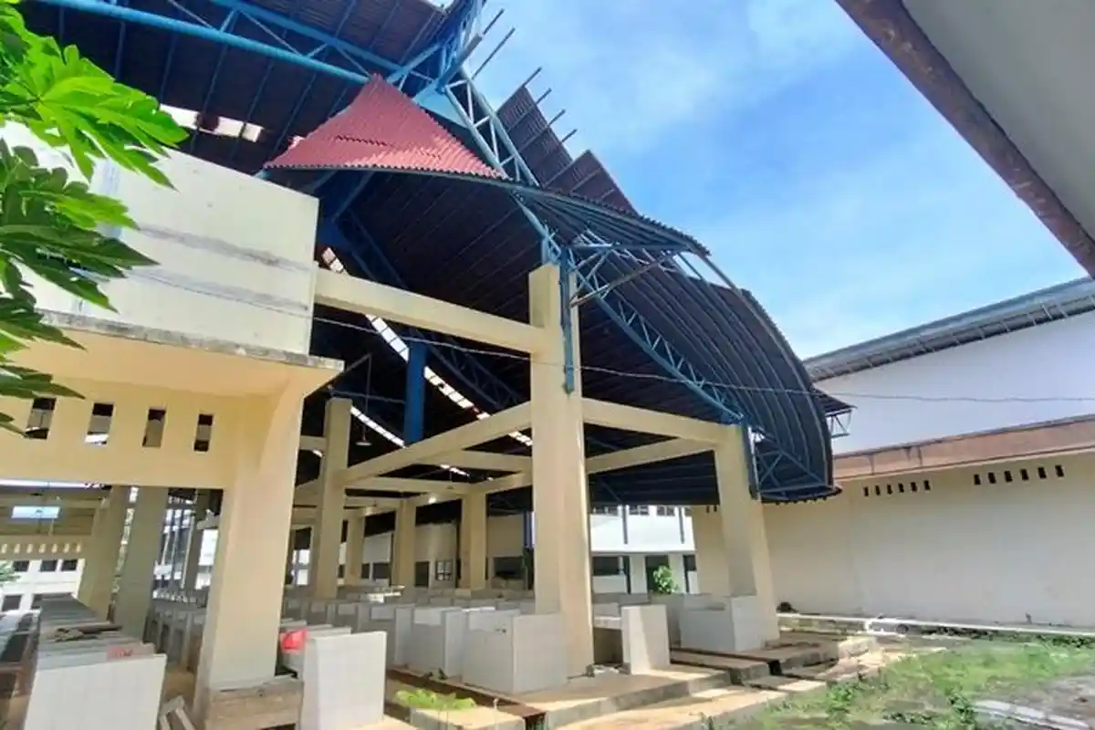 Telan Anggaran Miliaran Rupiah, Pasar Restorasi Malalayang Manado Kini Rusak, Plafon dan Atap Ambruk