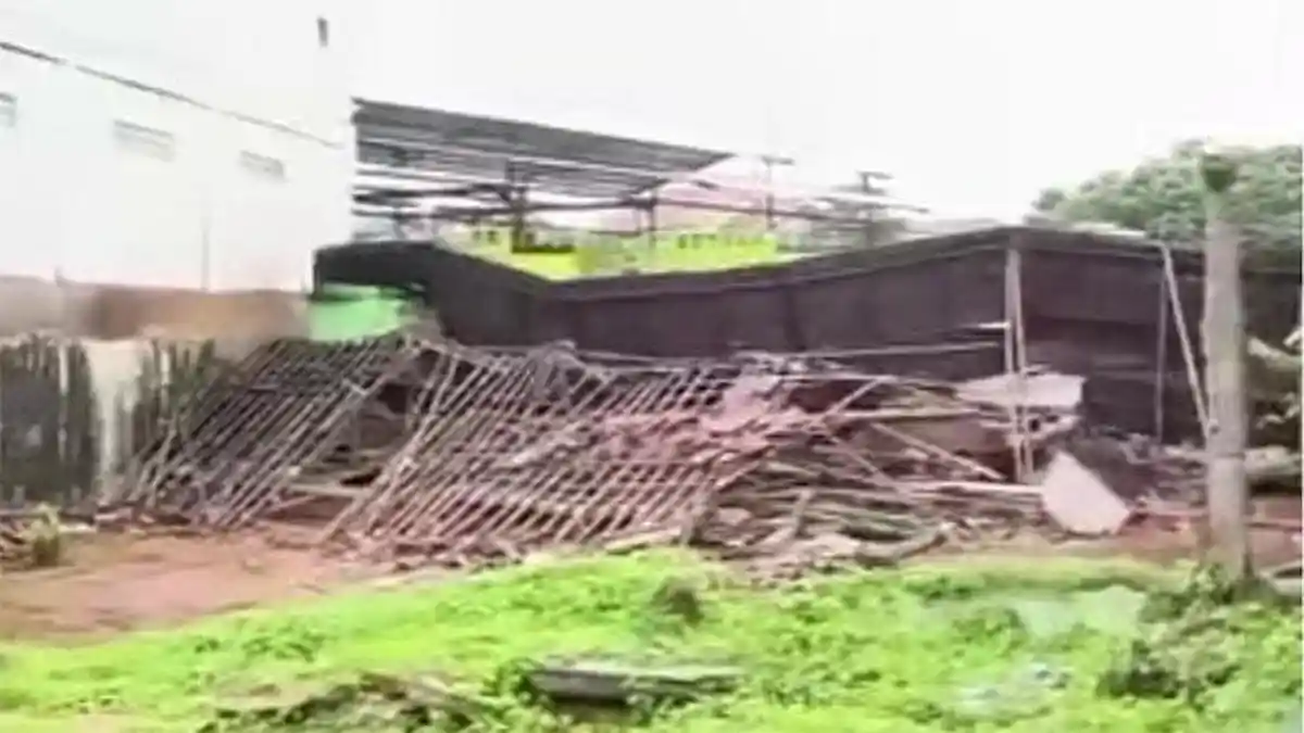 Rumah Warga Bojonggede Bogor Ambruk, Balita hingga Nenek Dilarikan ke Rumah Sakit
