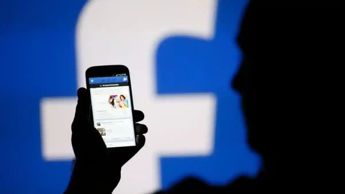KETERLALUAN, WNA di Bali Curi BBM dari Sepeda Motor yang Terparkir, Videonya Viral d Facebook
