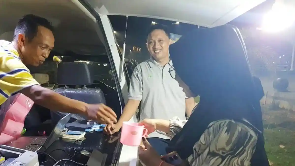 Belitung Timur Gulirkan Program Samsat Malam, Warga Bayar Pajak di Bawah Sinar Bulan 