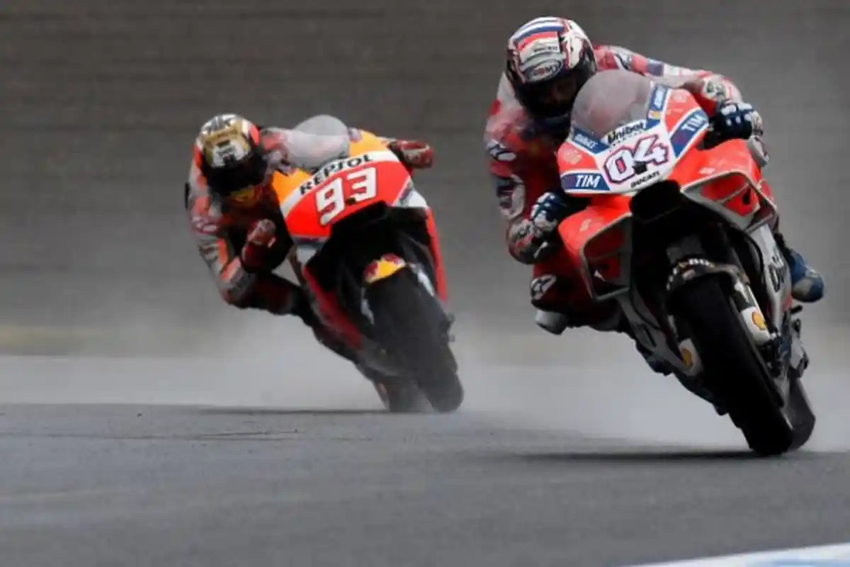 Valentino Rossi Asapi Marc Marquez yang Crash, Vinales Tercepat di Qatar