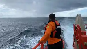 Seorang-perempuan-dilaporkan-terjatuh-dari-KM-Dorolonda-di-Perairan-Manokwari.jpg