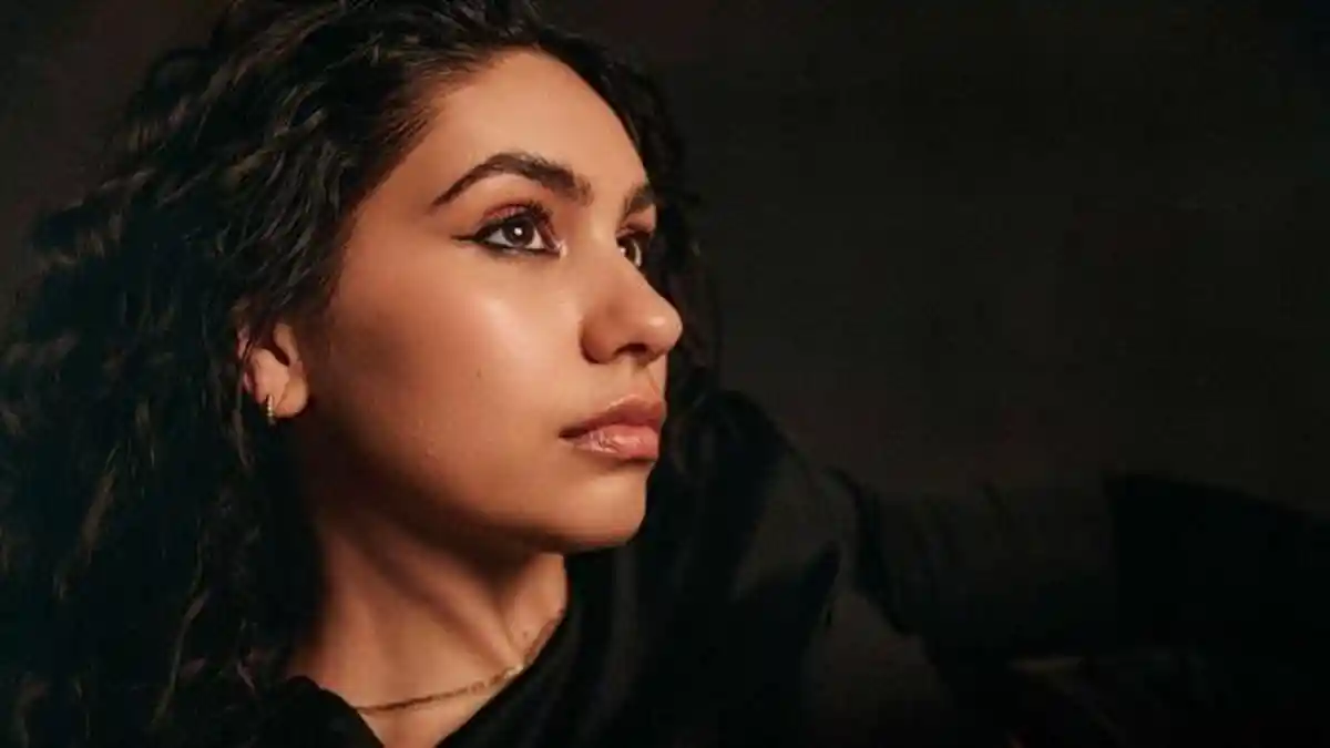 Lirik Lagu Alessia Cara - Scars To Your Beautiful
