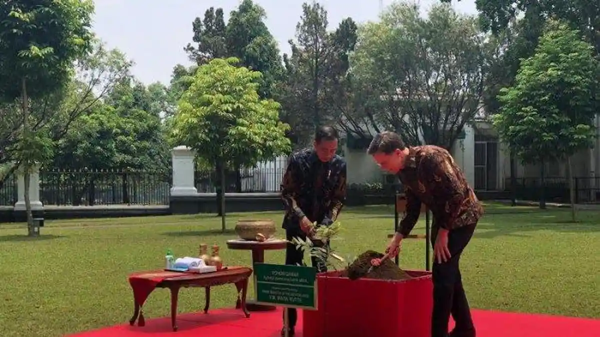 PM Belanda Mark Rutte Kenakan Kemeja Batik Saat Temui Joko Widodo di Istana Negara