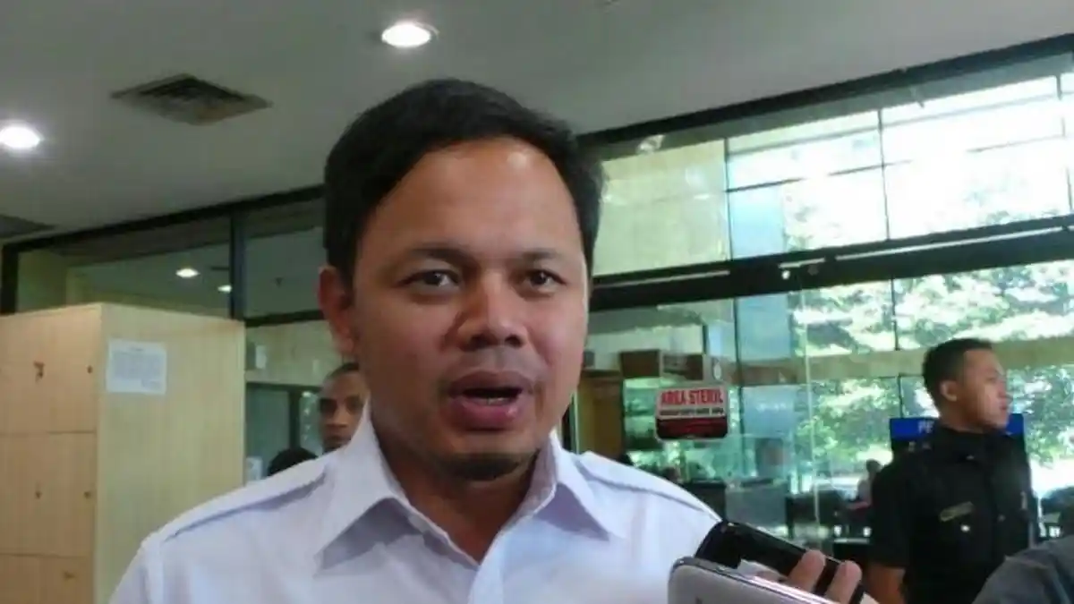 Netizen Ada yang Kaget Hingga Tertawa Melihat Foto Bima Arya Saat Remaja, Bikin Pangling!