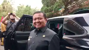 Bupati-Sumedang-Dony-Ahmad-Munir-mengimbau-masyarakat.jpg