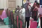ibu-asal-natar-mengadu-ke-jokowi.jpg
