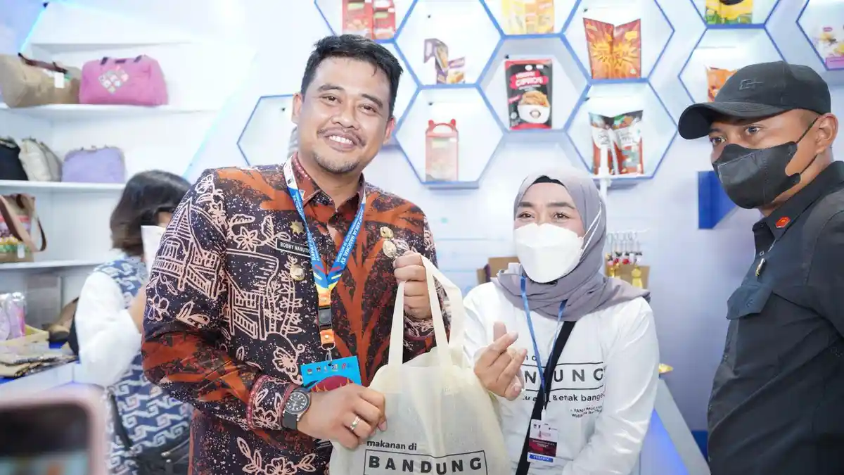 Walikota Medan Bobby Nasution Borong Produk UMKM di Ajang Indonesia City Expo APEKSI Padang