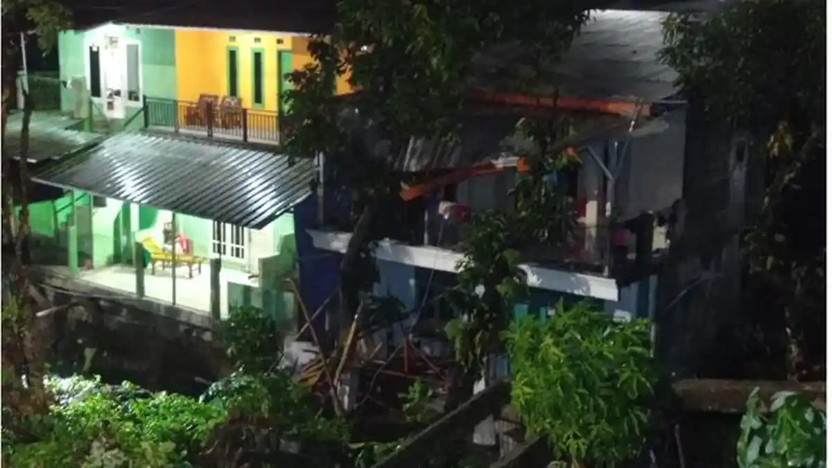 Hujan Deras, Tebing Setinggi 25 Meter di Jalan Raya Tajur Bogor Longsor, Rumah Warga Tertimpa Pohon