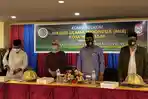 dr-sakka-pati-usai-menghadiri-diskusi-publik-dengan-tema-edukasi-media-di-era-pandemi-covid-19.jpg