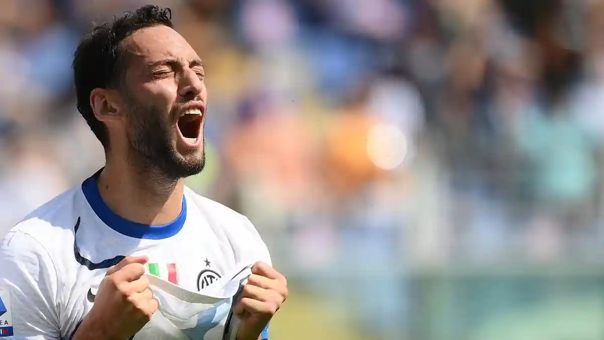 Berita Inter Milan - Nerazzuri Tampik Kabar Terkait Kepindahan Calhanoglu ke Bayern