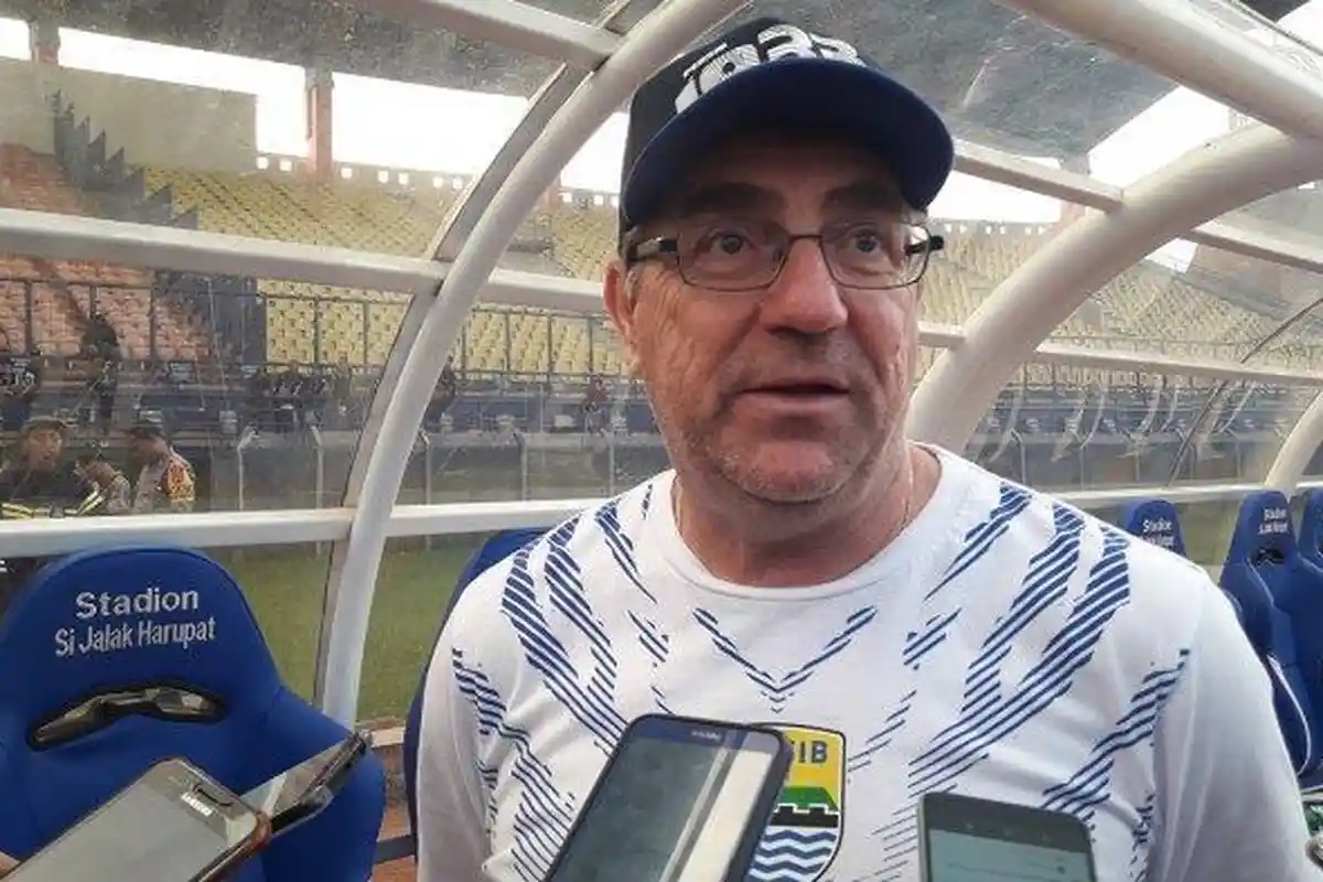 Robert Rene Alberts Puji Pemain Persib B, Siapa Saja?