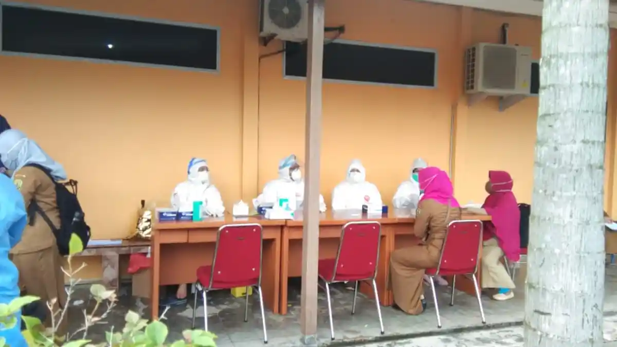 Persiapan Belajar Tatap Muka di Tanjungpinang, Sejumlah Guru Antusias Ikut Rapid Test