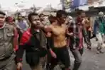 Bentrok Warga Kampung Pulo dengan Satpol PP dan Polisi