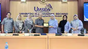 Bawaslu-Sidoarjo-dan-Umsida-saat-menandatangani-MoU-terkait-sinergi-pendidikan-demokrasi.jpg