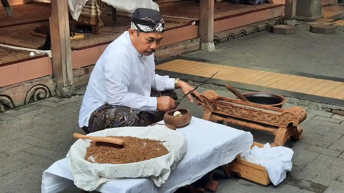 Penjamasan Keris Peninggalan Sunan Kudus Awali Rangkaian Tradisi Buka Luwur