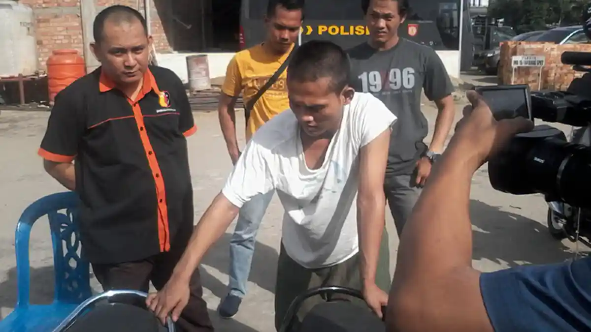 Erik Tersungkur saat Dua Butir Peluru Bersarang di Kakinya