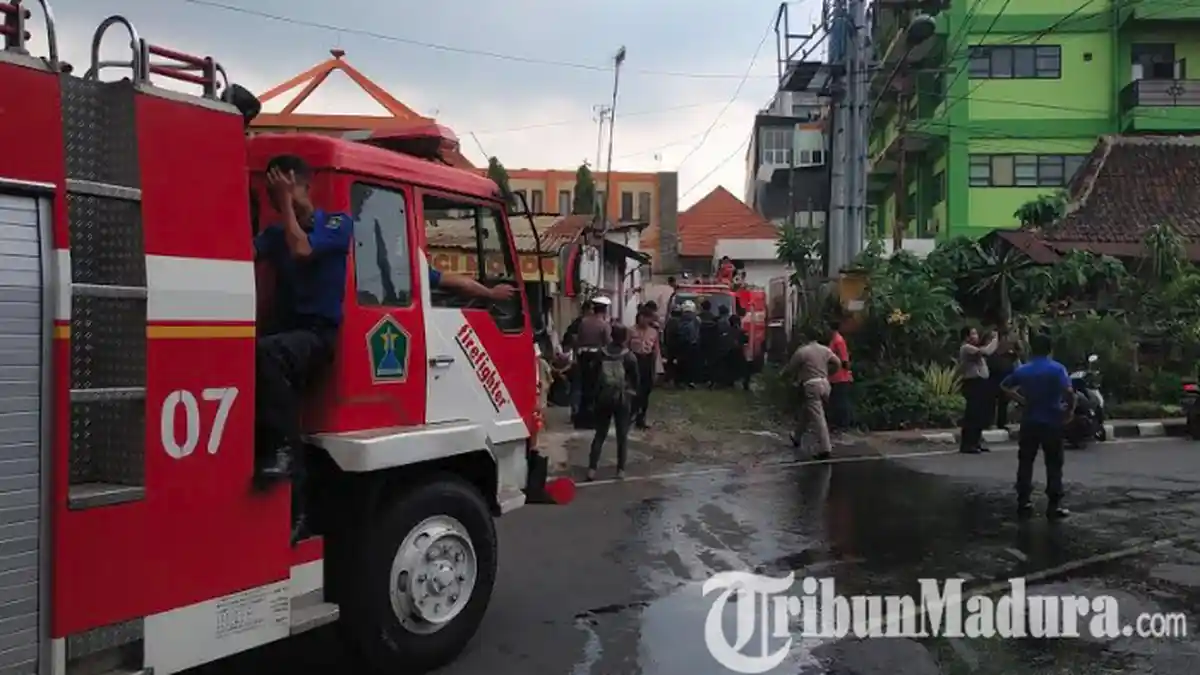 Empat Ledakan Keras Terjadi Sebelum Rumah Sakit Saiful Anwar Malang Kebakaran