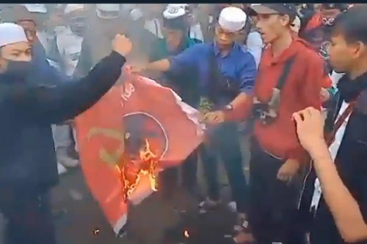 Pengakuan Edy Mulyadi Korlap Aksi Massa Terkait Pembakaran Bendera PKI dan PDI Perjuangan