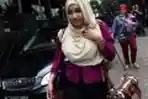 Sefti Sanustika Besuk Ahmad Fathanah di Rutan KPK