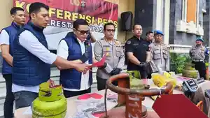 Konferensi-pers-kasus-tindak-pidana-Migas-di-Mapolresta-Denpasar-563.jpg