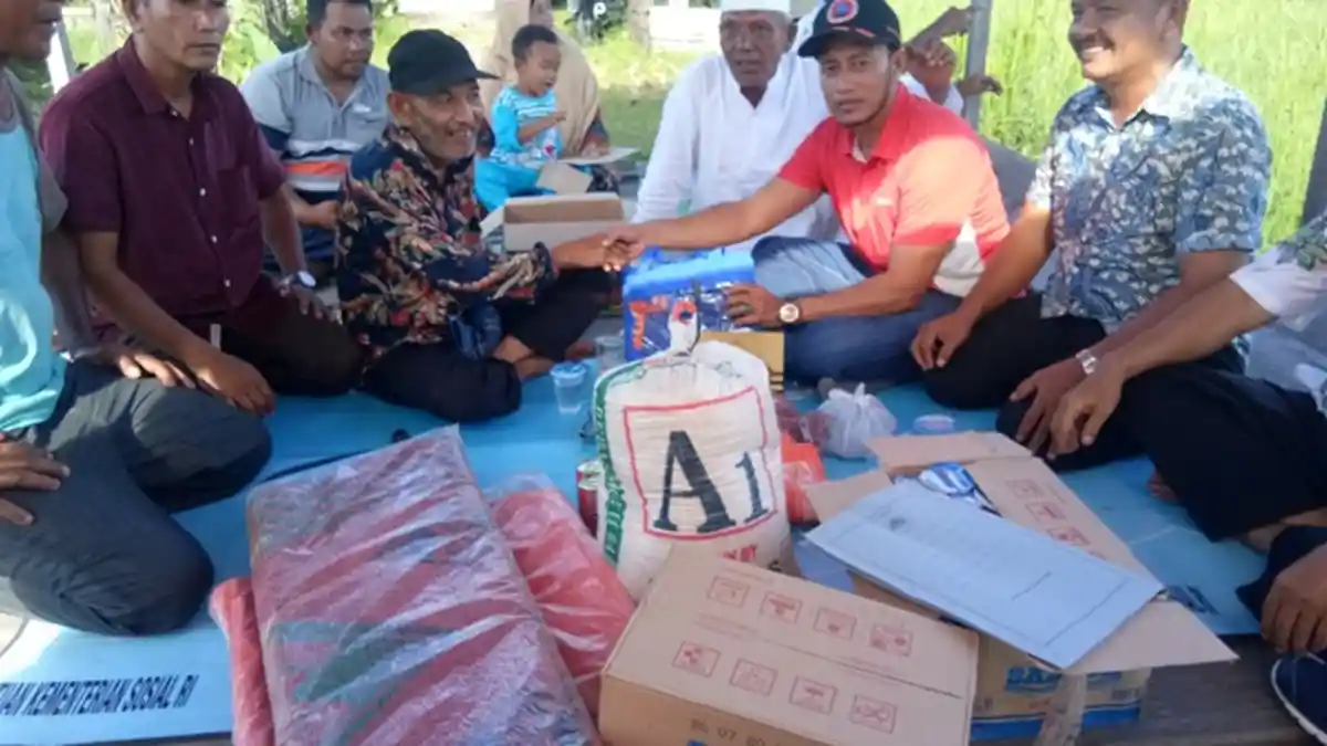 BPBD Aceh Singkil Salurkan Bantuan Korban Kebakaran Rumah
