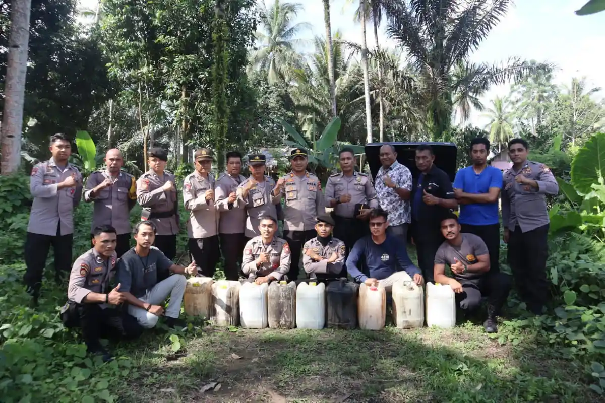 Polres Halmahera Utara Sita Ratusan Liter Captikus