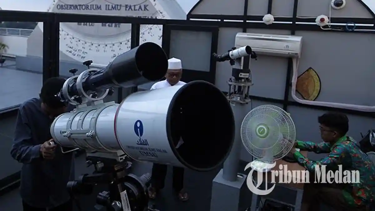 Berita Foto: OIF UMSU Pantau Hilal Menentukan Awal Bulan Zulhijah dan Idul Adha 1445 Hijriah - 07062024_PANTAUAN_HILAL_DANIL_SIREGAR_2jpg.jpg