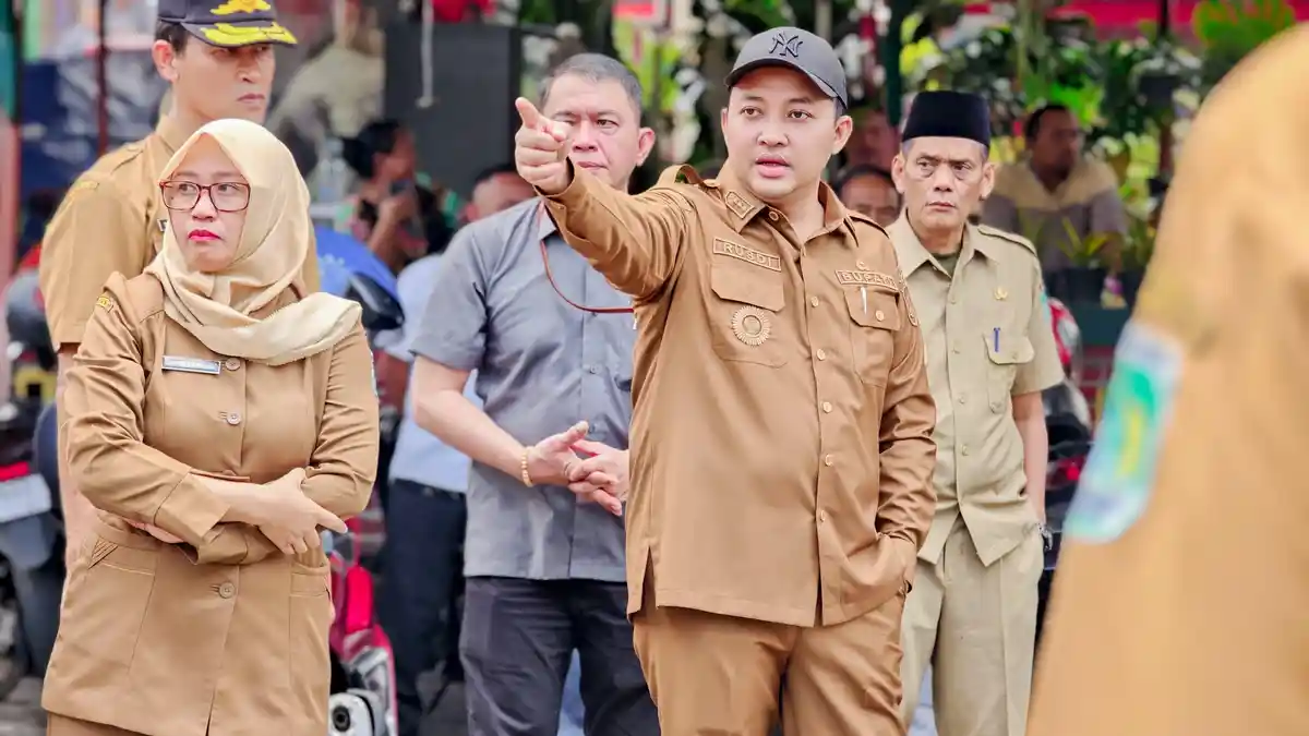 Bupati Mas Rusdi Datangi Pasar Wisata Cheng Hoo, Ingatkan Kebersihan dan Ketertiban Pedagang