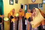 gelar-qasidah-adalah-cara-ibu-ibu-fatayat-muslimah-kalinusu-brebes-lepas-satgas-tmmd.jpg