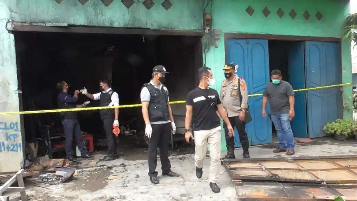 Lihat TKP Kebakaran Martubung, Kapolsek Medan Labuhan Bungkam soal Dugaan Sumber Api