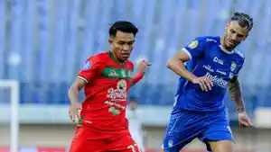 Kasim-Botan-saat-pertandingan-Persib-Bandung-vs-Persebaya-Surabaya.jpg