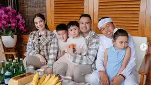 Raffi-Ahmad-boyong-keluarga-silaturahmi-ke-Dedi-Mulyadi.jpg