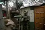 Melihat Parit Perlindungan Pasukan Ukraina