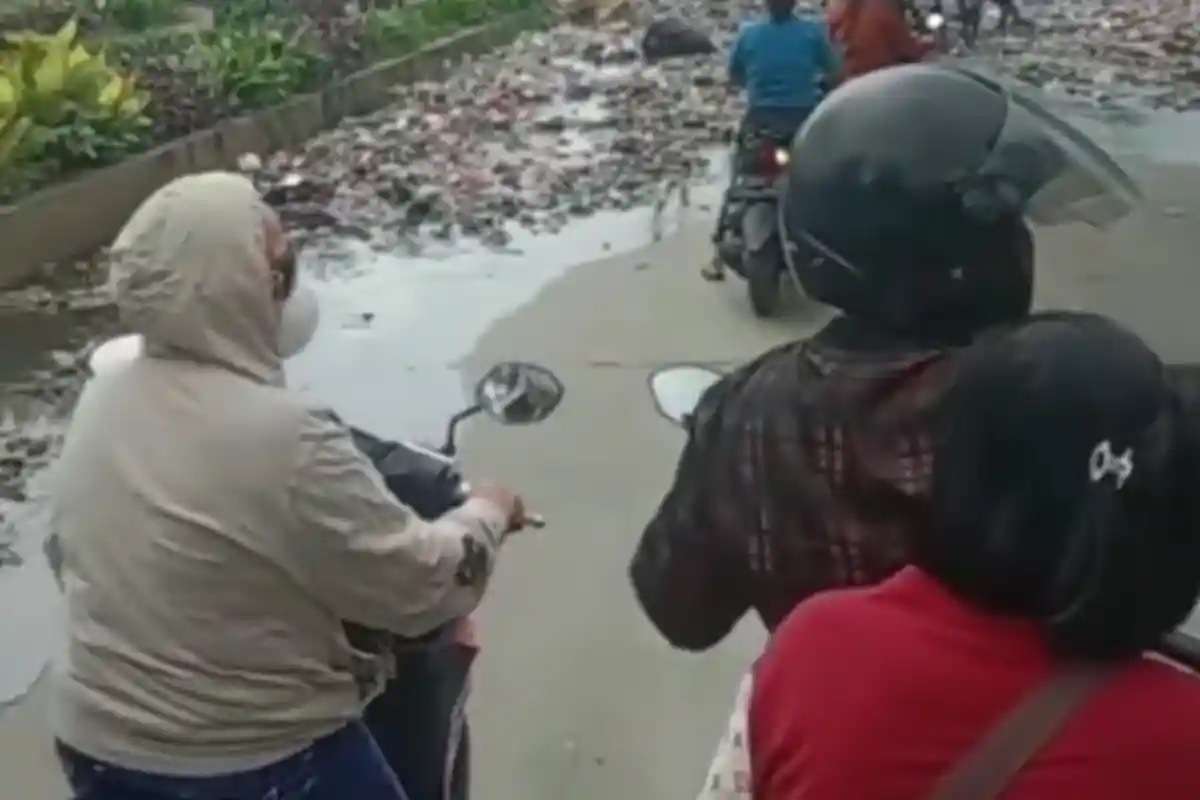 Viral, Sampah di TPA Rawa Kucing Kota Tangerang Longsor Hingga Tutup Jalan Iskandar Muda