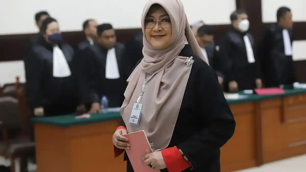 Dokter Tifa Galang Dana usai Sidang Perdana Kasus Ijazah Jokowi: Belilah Buku-Buku Saya - Tribunnews.com