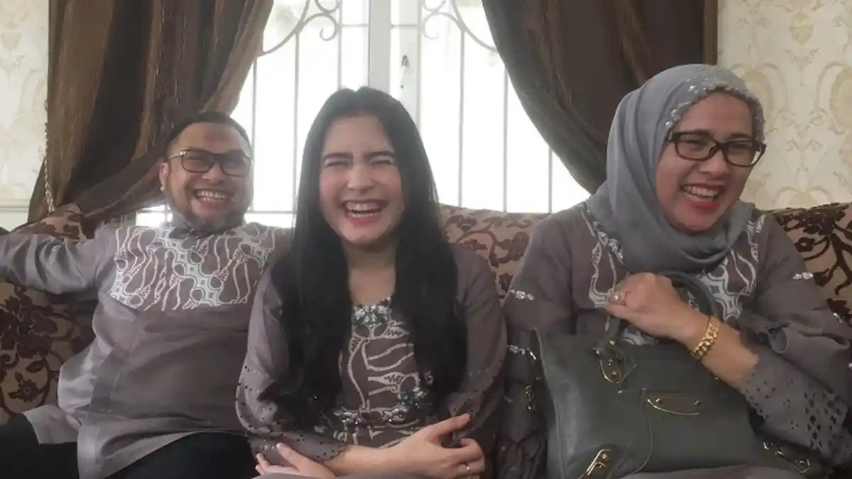 Mama Suka Tanya Kapan Punya Pacar, Sementara Papa Larang Prilly Pacaran