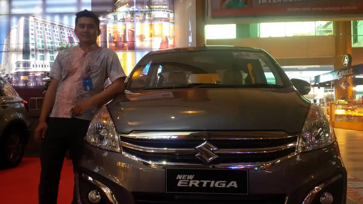 Mau Beli Mobil Suzuki? Stand Suzuki di Tiga Mall Ini Beri Diskon Khusus