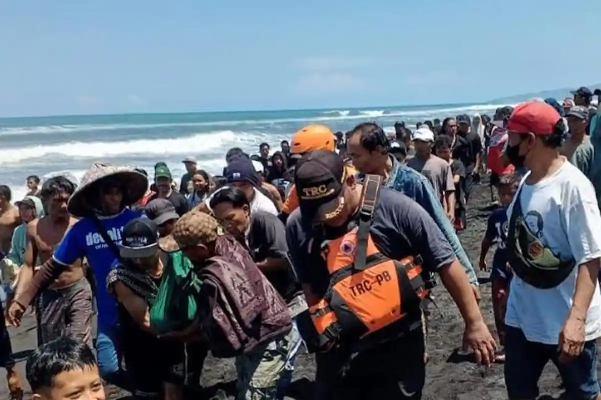 Satu Korban Terseret Ombak Pantai Bambang Lumajang Ditemukan Tak Bernyawa, Satu Orang Masih Hilang