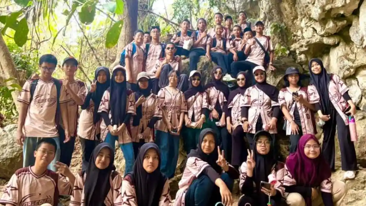 Outing Class ke Leang-Leang, SMP Telkom Makassar Ajak Siswa Belajar Sejarah