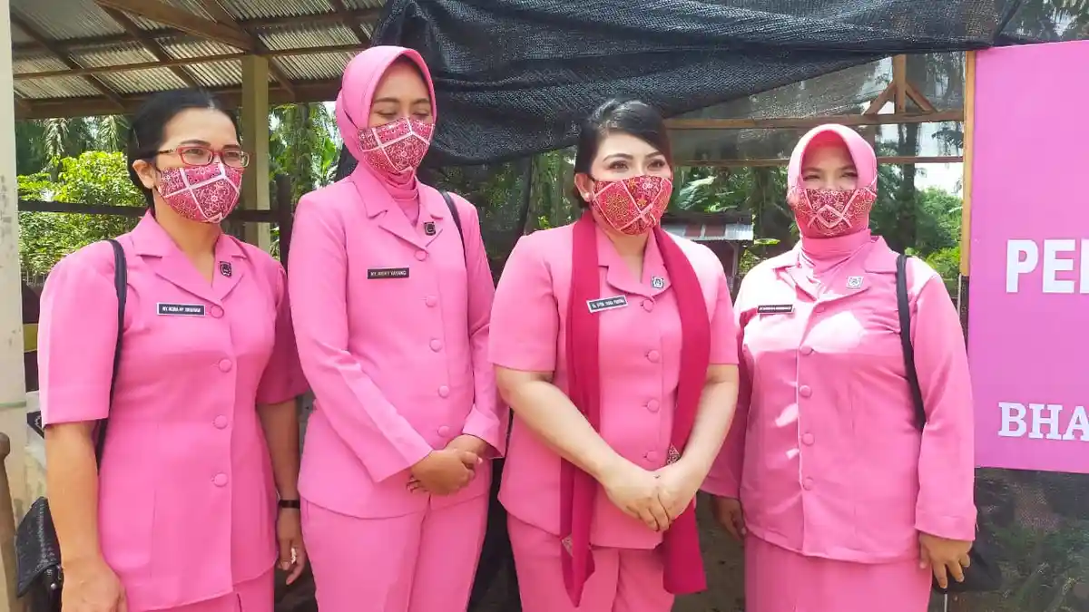 Kunjungi Polsek BP Mandoge, Ketua Bhayangkari Asahan Imbau Ibu-ibu Bhayangkari Dukung Suami Bertugas