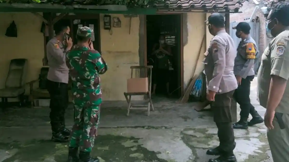 Muncul Kluster Masjid di Paulan, Satgas Covid-19 Colomadu Suplai Sembako Bagi Warga Isoman