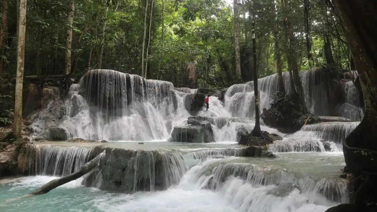 Menjelajah Keindahan Air Terjun Kamumu, Surga Tersembunyi di Luwuk Utara Sulteng