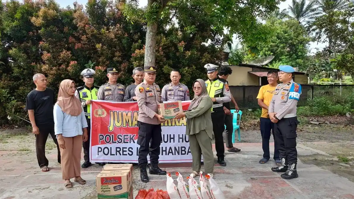 Jumat Berkah: Polsek Kualuh Hulu Bantu Warga Aek Kanopan dengan Sembako