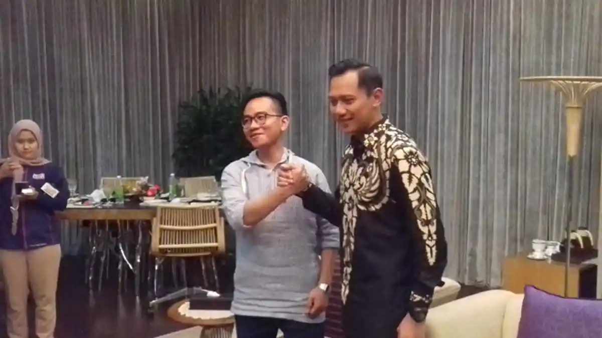 Salam Komando dengan AHY, Gibran: Nanti Jadi Meme Ini
