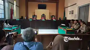Pengadilan-Negeri-Surakarta-mengadakan-sidang-gugatan-ijazah-Presiden-ke-7-RI-Jokowi-Selasa-195.jpg