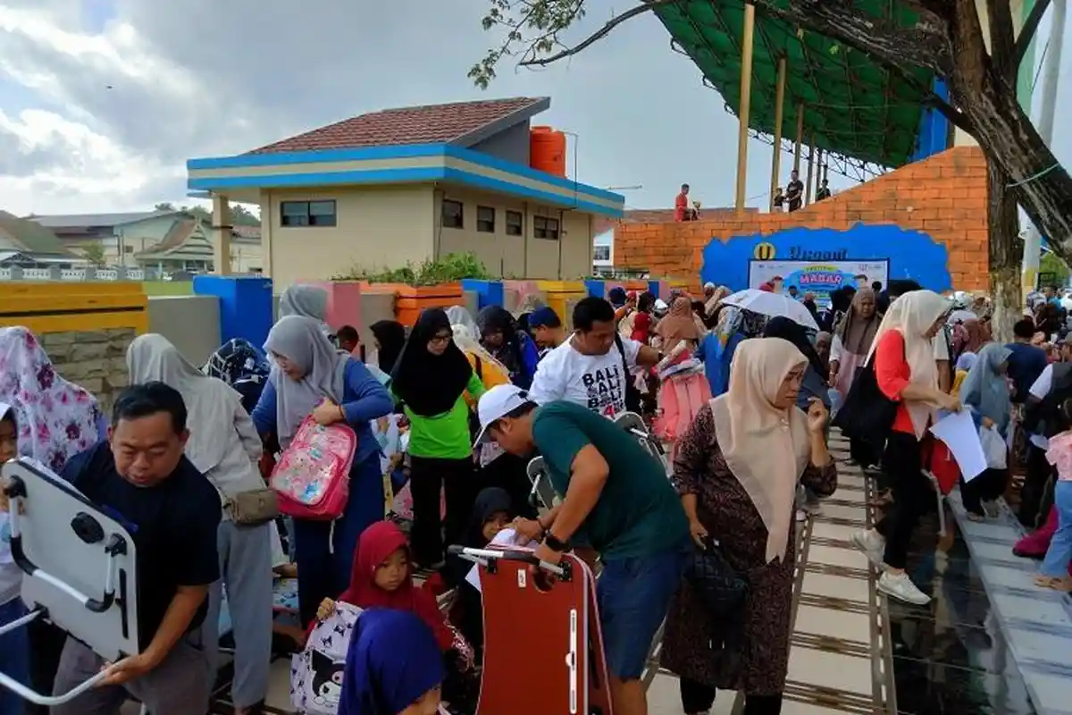 Meriahkan HUT Guru Nasional, Ratusan Siswa SD di Majene Ikut Lomba Menggambar di Stadion Prasamya