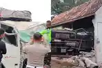Truk-tangki-modifikasi-tabrak-rumah-warga-yang-sebelumnya-tabrak-pasutri-hingga-tewas.jpg