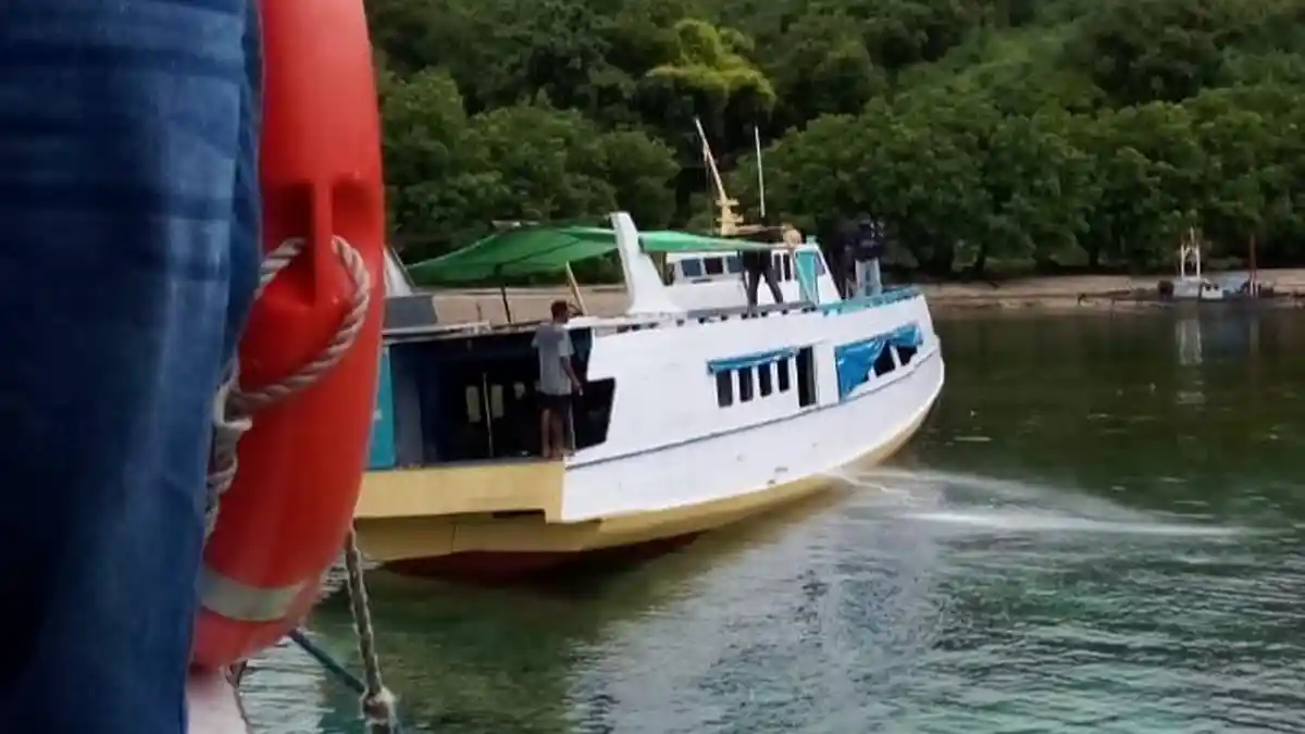 Dua Kapal Motor Berlindung di Aewora Terdampak Cuaca Buruk di Palue 